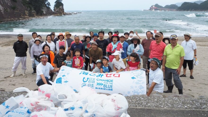 土佐清水市竜串桜浜海水浴場で一斉清掃活動を開催しました！